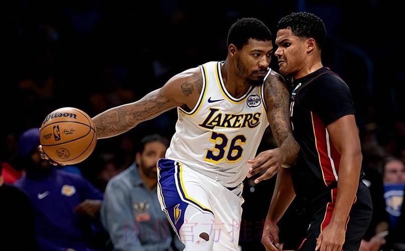 斯马特全场出战25分钟，6中3、三分3中2得到8分5板3助5失误